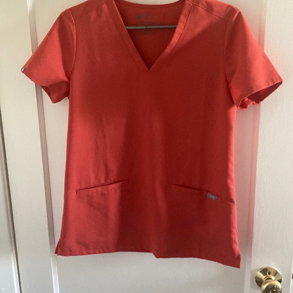 Figs Casma style scrub top